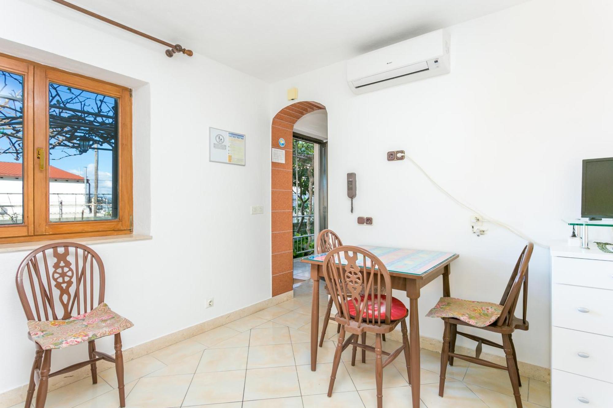 Seaside Apartments With A Swimming Pool Okrug Gornji, Ciovo - 11374 Trogir Exterior foto