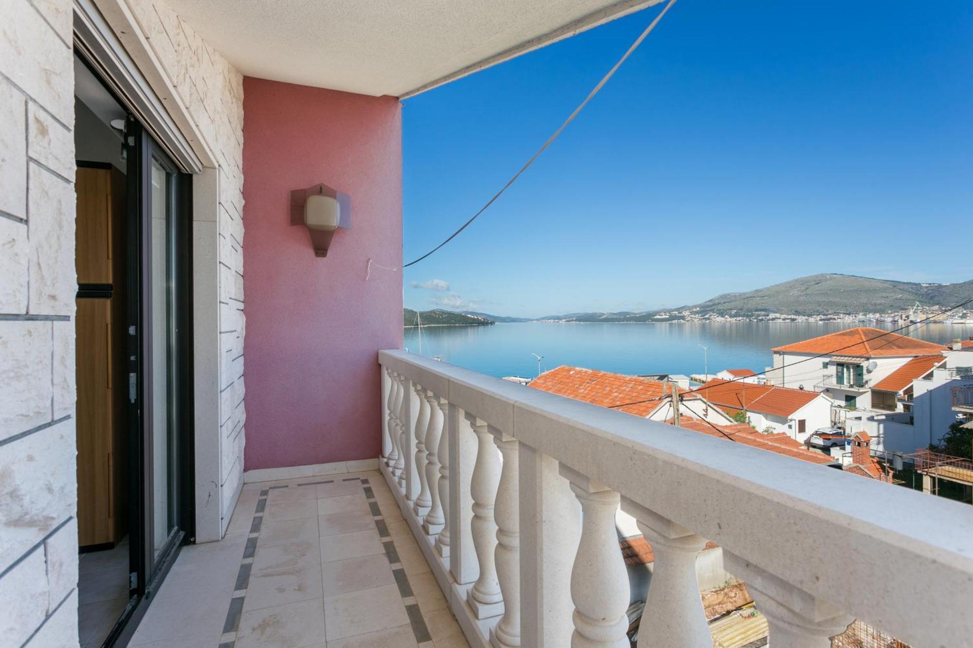 Seaside Apartments With A Swimming Pool Okrug Gornji, Ciovo - 11374 Trogir Exterior foto